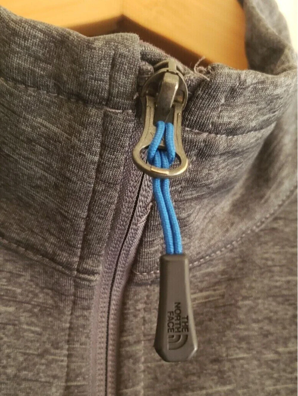 The North Face Vest Men's Small Gray Heathered Blue Zipped Pockets Zip-Up